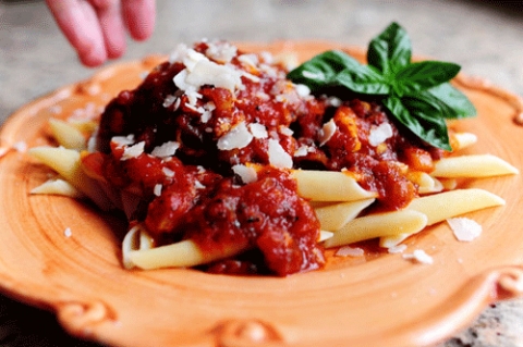 Pasta sauce and chicken file