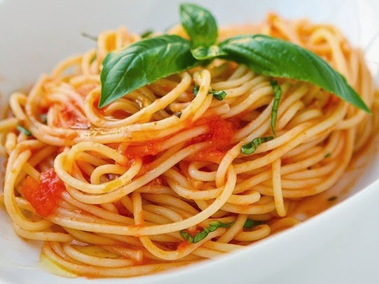 Spaghetti with basic tomato sauce